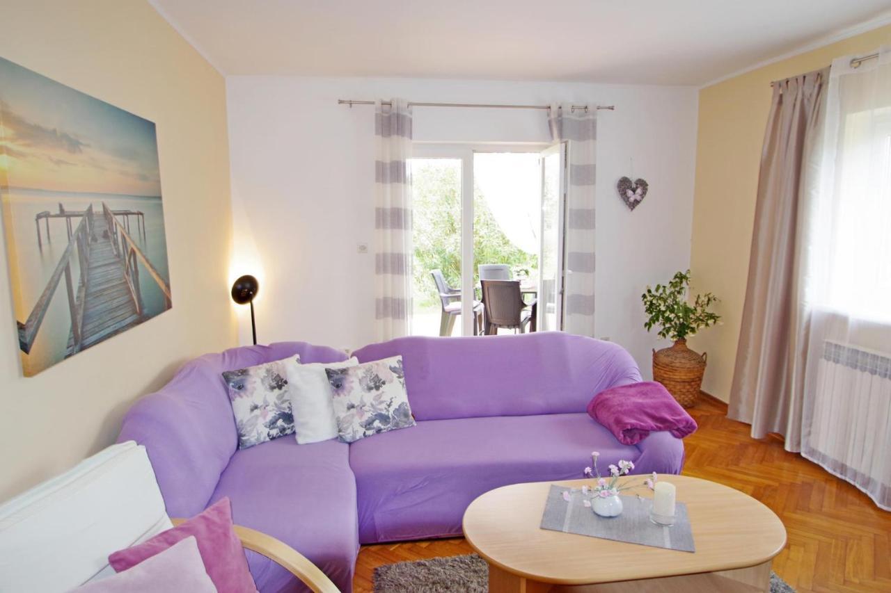 Apartment Suzi Valdebek Pula Exterior photo